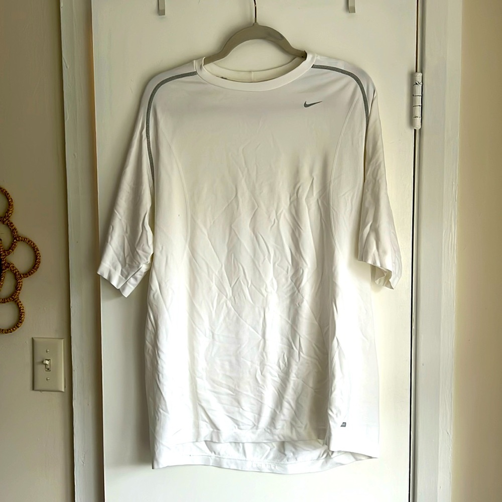 Men’s Nike dry fit shirt size XXL. Great condition!